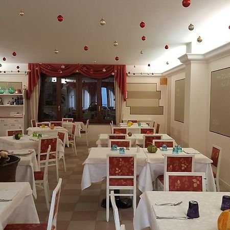 Hotel Ristorante Centrale Vestone Bagian luar foto
