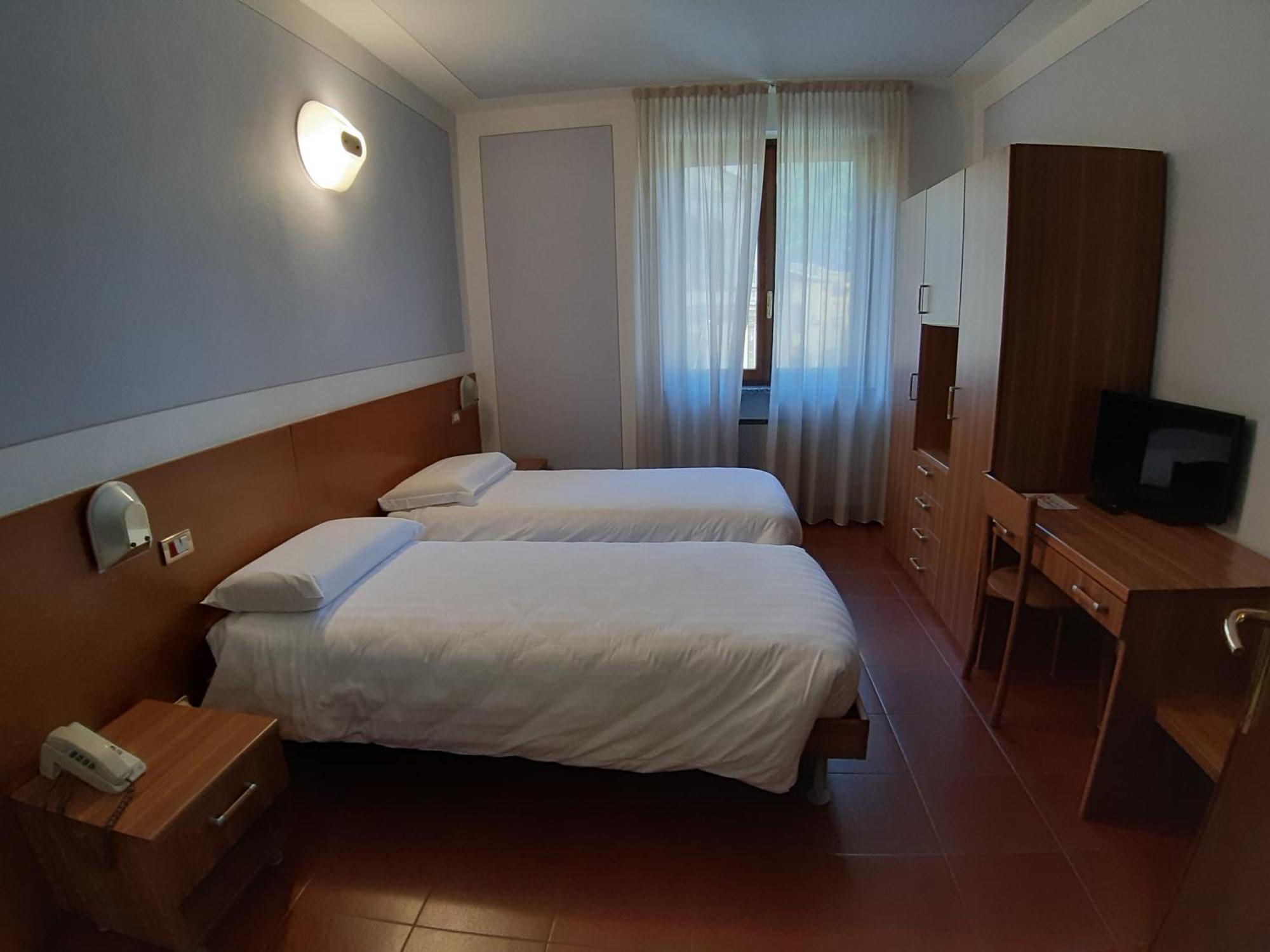 Hotel Ristorante Centrale Vestone Ruang foto