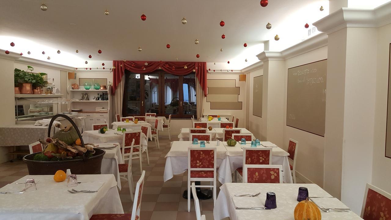 Hotel Ristorante Centrale Vestone Bagian luar foto