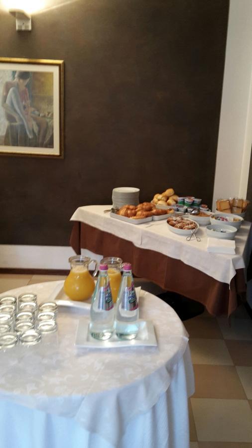 Hotel Ristorante Centrale Vestone Bagian luar foto