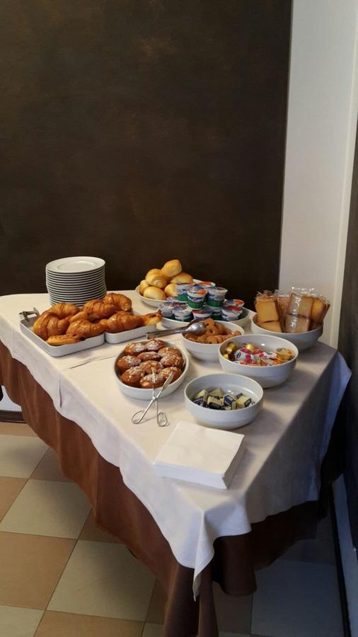 Hotel Ristorante Centrale Vestone Bagian luar foto